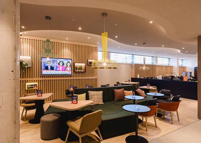 Hampton By Hilton West