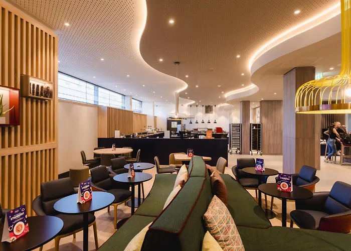 Hotel Hampton By Hilton West 3*
