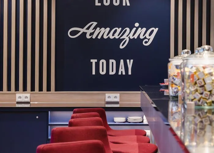 Hotel Hampton By Hilton West
