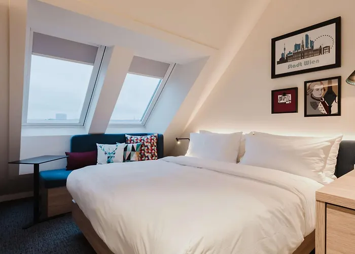 Hampton By Hilton West 3*