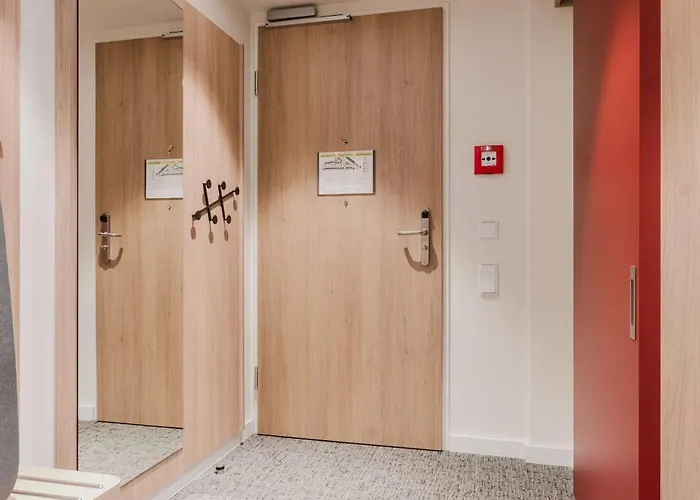 Hotel Hampton By Hilton West 3*