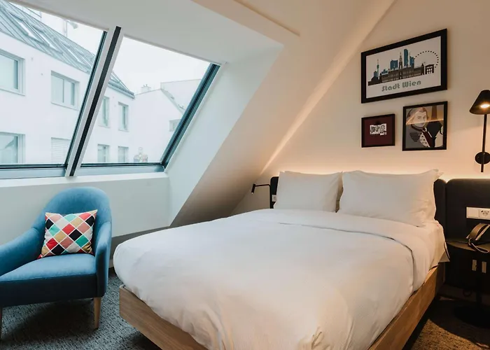 Hampton By Hilton West Hotel 3*
