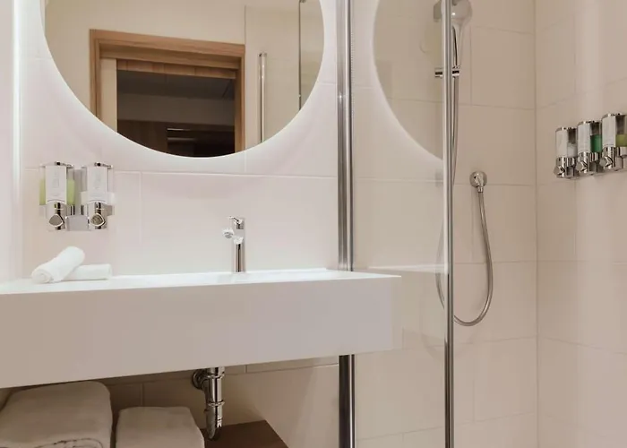 Hampton By Hilton West Vienna