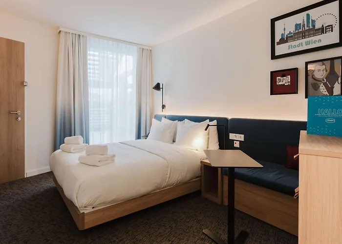 Hampton By Hilton West 3*