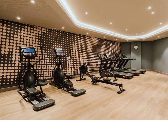 Hotel Hampton By Hilton West 3*