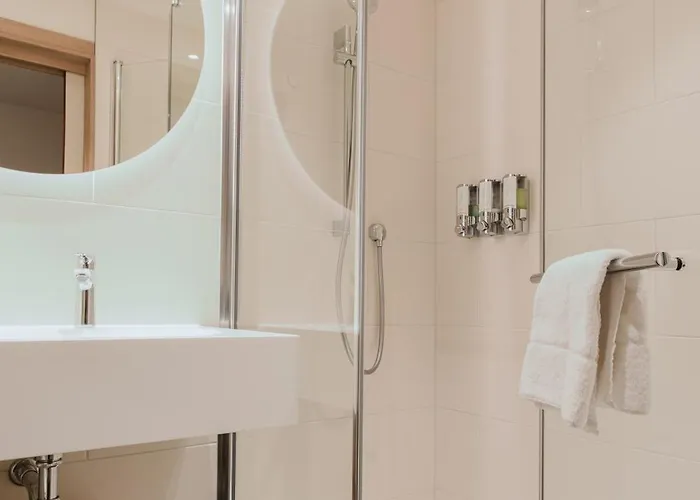 Hampton By Hilton West Vienna