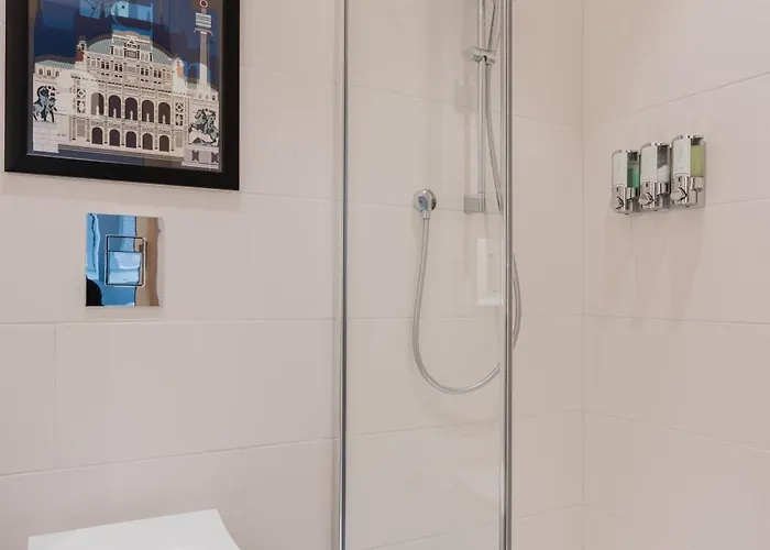 Hampton By Hilton West 3*
