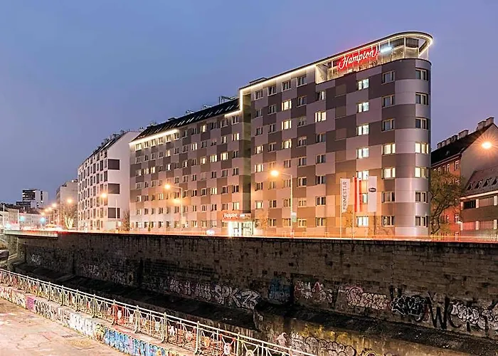 Hampton By Hilton West Hotel 3*
