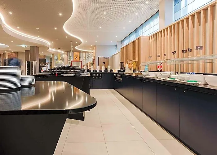 Hampton By Hilton West Hotel