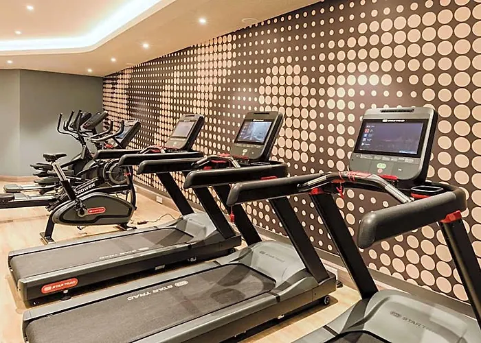 Hotel Hampton By Hilton West 3*