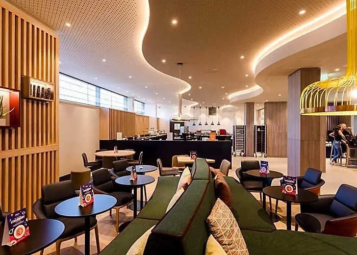 Hampton By Hilton West