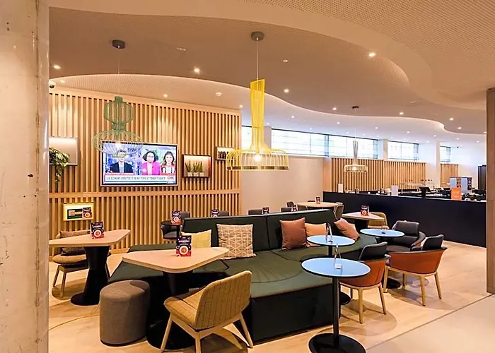 Hotel Hampton By Hilton West 3*