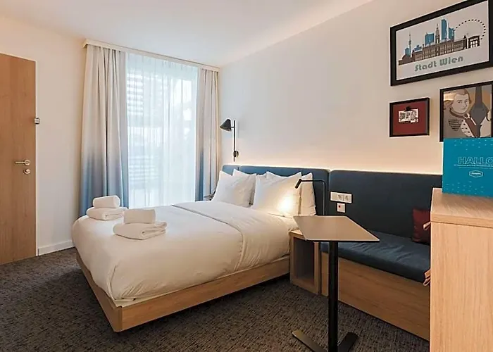 Hampton By Hilton West Hotel 3*