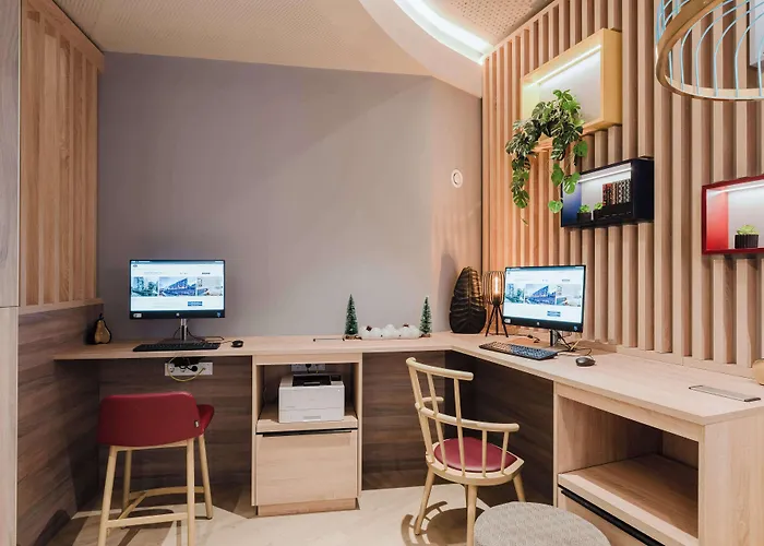 酒店 Hampton By Hilton West 3*