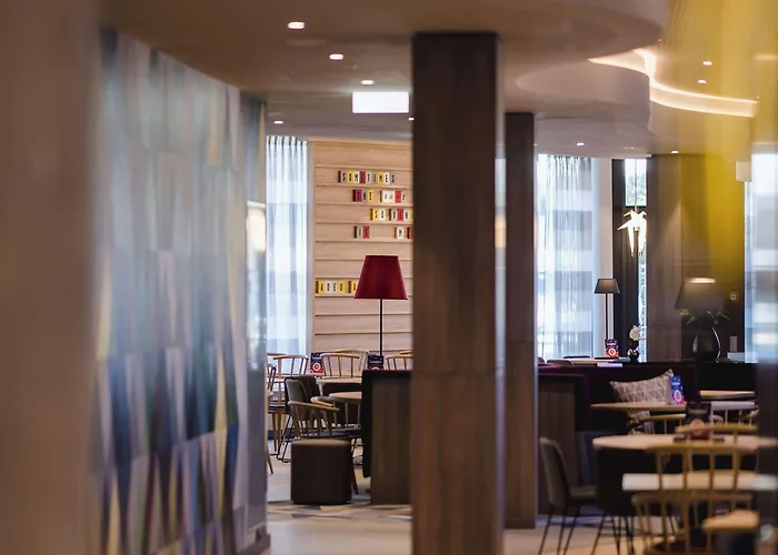 Hampton By Hilton West 酒店