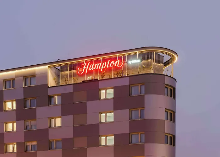 酒店 Hampton By Hilton West 3*
