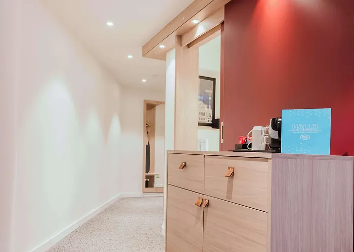 Hampton By Hilton West