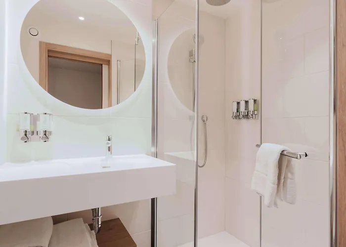 Hampton By Hilton West 3*